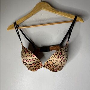 Victoria’s Secret 32D Very Sexy Push Up-pigeonnant Animal Print Bra CP‎